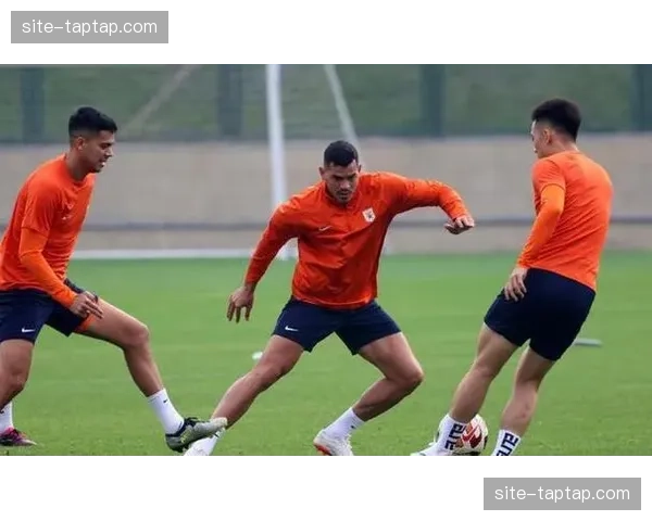 费利佩蓉城外援进攻支点 首轮比赛为韦林顿创造机会